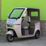 Триместна електрическа триколка Max Motors LUXURY BUS Ivori White